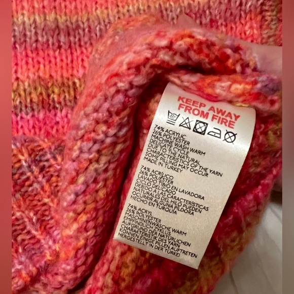 Urban Outfitters pink sweater - Picture 6 of 6